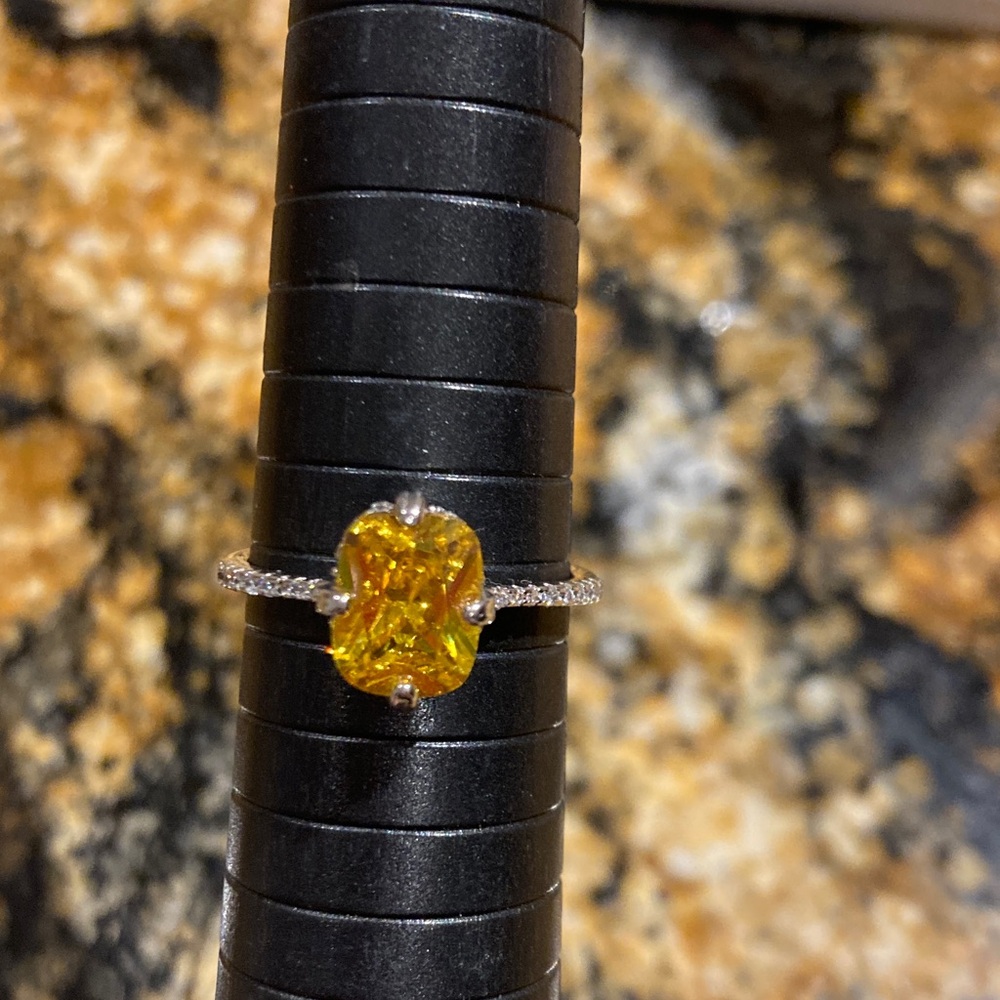 Sterling Silver Yellow Gemstone Ring size 8